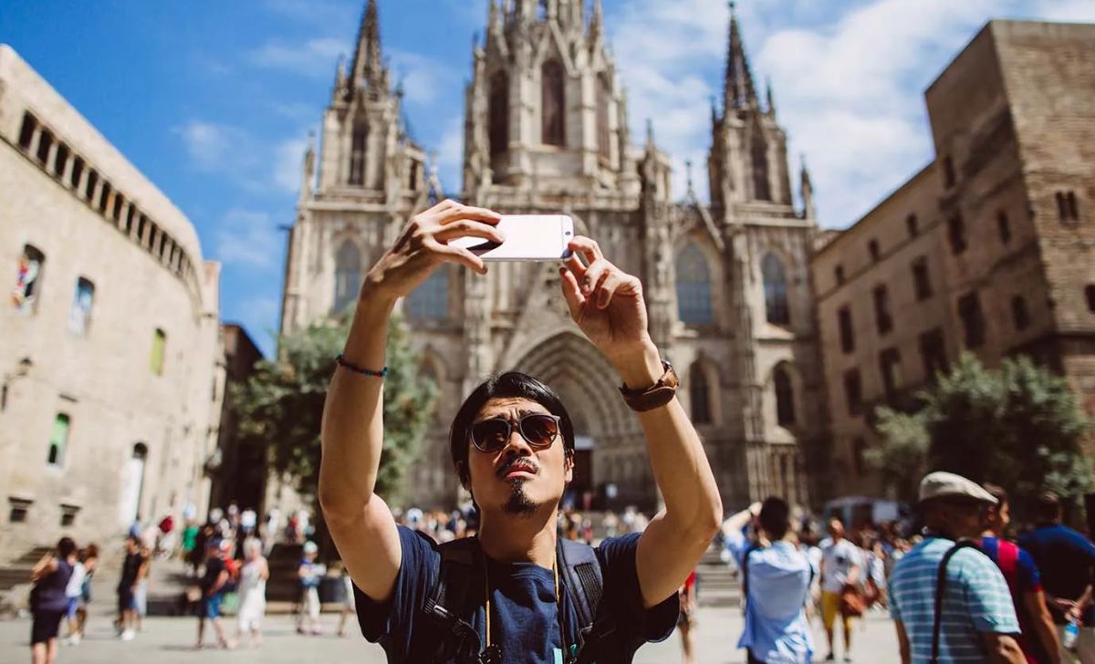 Menang Rp100 Juta di QQVIO, Pemuda Surabaya Wujudkan Impian Liburan ke Eropa
